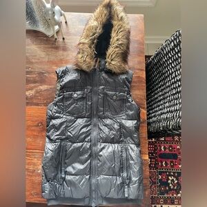 True Religion Puffer Vest w/removable hoodie. SZ:M